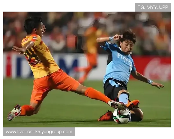 中场连续直塞撕开防线前锋轻松推进得手赢得比赛