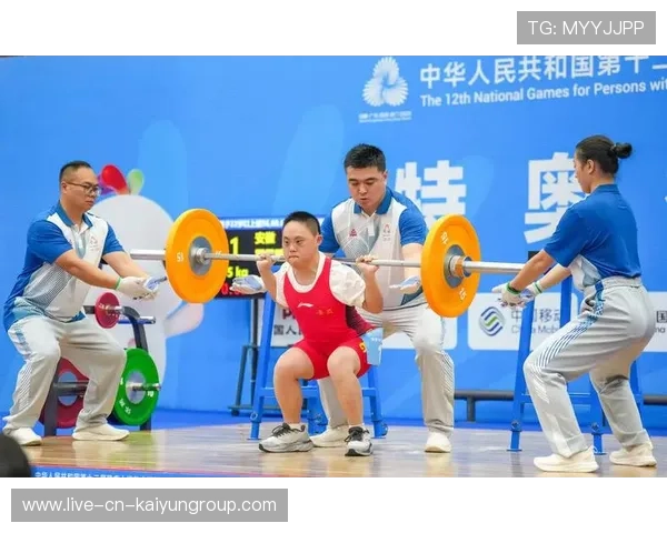 举重男子组三人破纪录，展现中国力量的巅峰对决